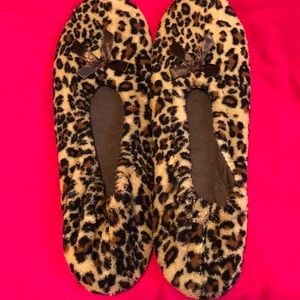 Bre NWOT Secret Treasures sz XL 11-12 slippers
